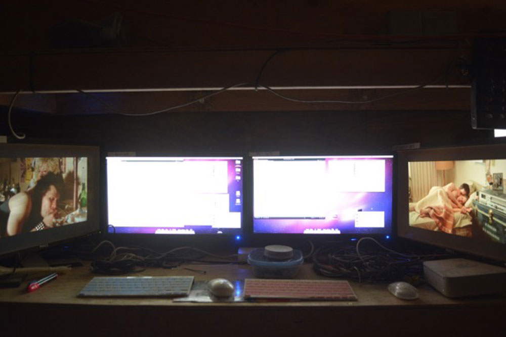 Computer setup for mirrored movies